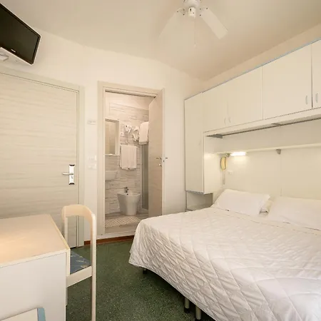 Hotel Sanremo 3*