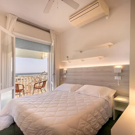 Hotel Sanremo 3*